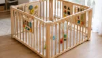 DIY-Laufgitter mit Greif- und Sortierspielen ausstatten